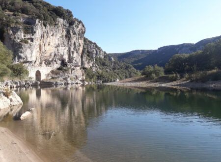 Der Fluss des Campingplatzes